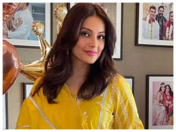 Watch - Bipasha Basu Dazzles In Florals
