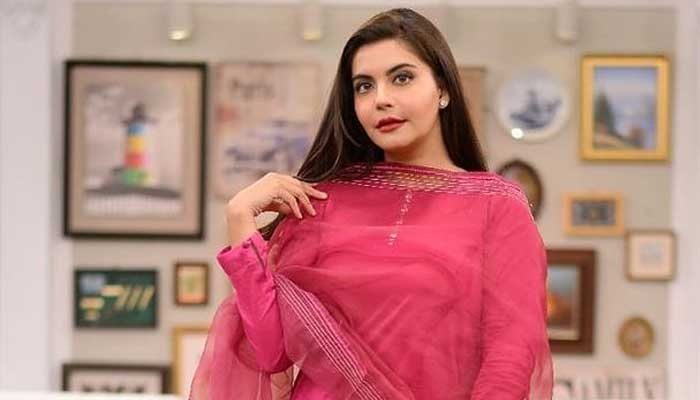 Does Nida Yasir take skin-whitening injections?