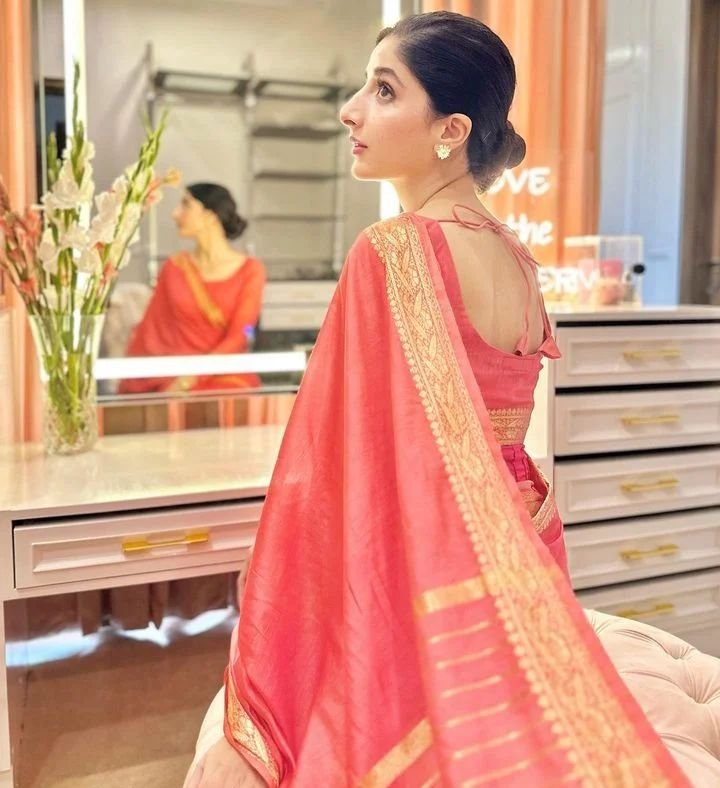 Mawra Hocane is a vision in pink!