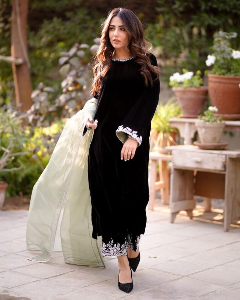 Ushna Shah Stuns in Stylish Black: Fans Captivated by New Clicks