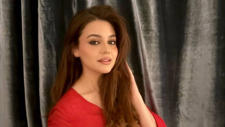 Zara Noor Abbas Glows in Red Saree for Anniversary Celebration