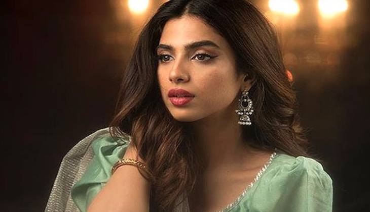 Sonya Hussyn Stuns Fans with Instagram Reel Featuring Regal ‘Neeli from Masoom’ Look