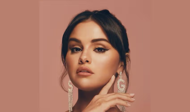 Selena Gomez Reflects on Her ‘Hectic’ 2016 Era as Fans Revisit Her Iconic Look
